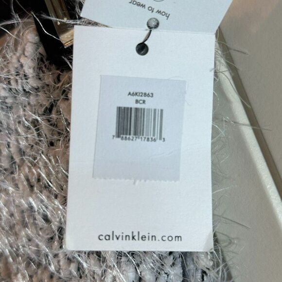 Women's Calvin Klein White and Black Faux Fur Infinity Loop Scarf - NWT - Picture 3 of 6